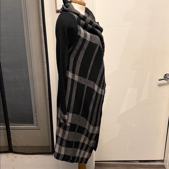 Venus Black and Gray Plaid Long Cardigan - Picture 5 of 10